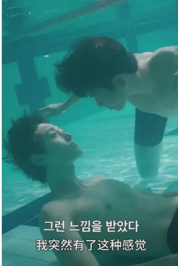 《蓝色情结》一个想定时自杀，一个突然不会游泳的游泳运动员，两个都有心理创伤的人互相治愈-51虹马