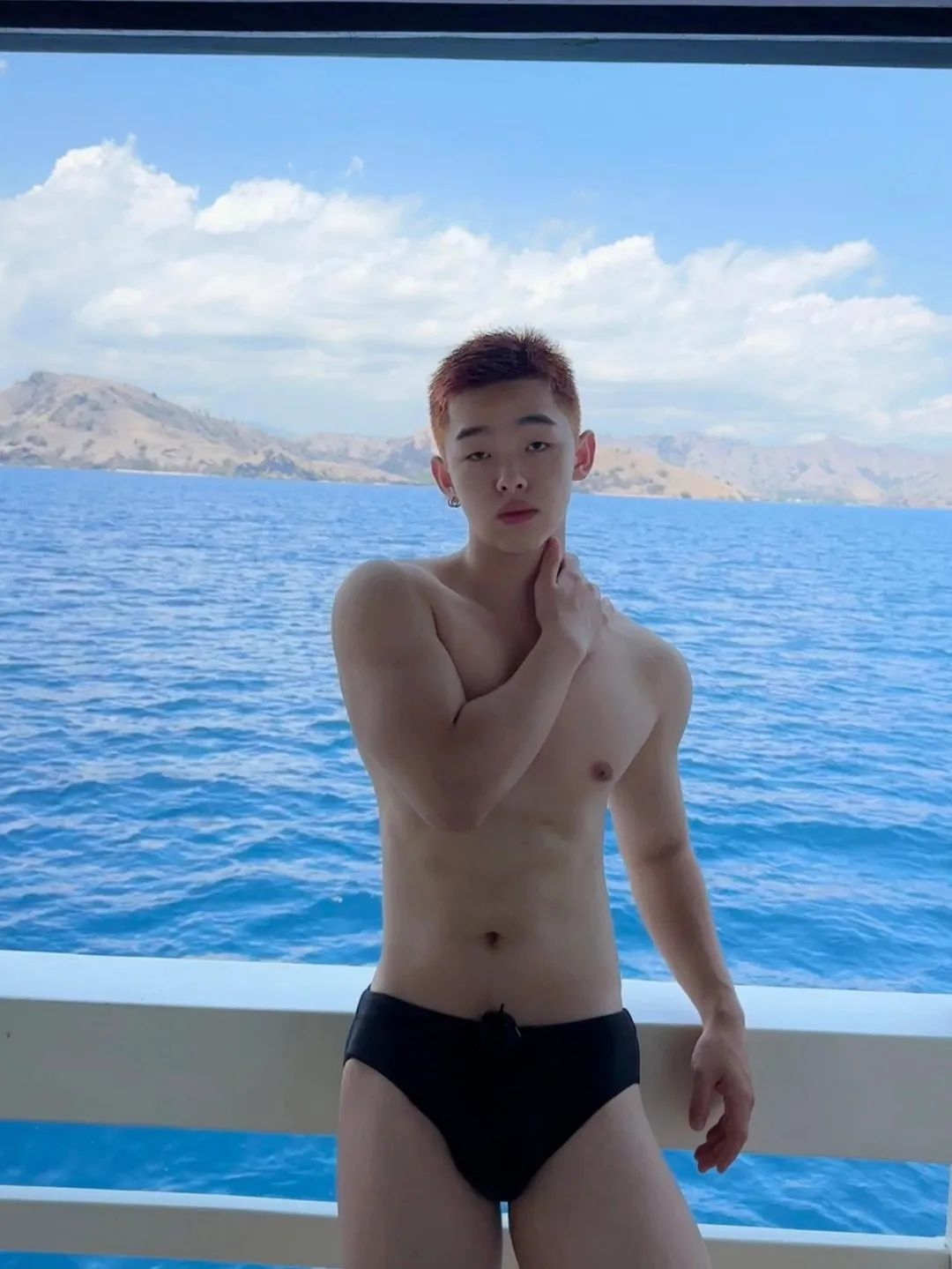 薄肌身材，奶呼呼的帅弟弟 - 51虹马