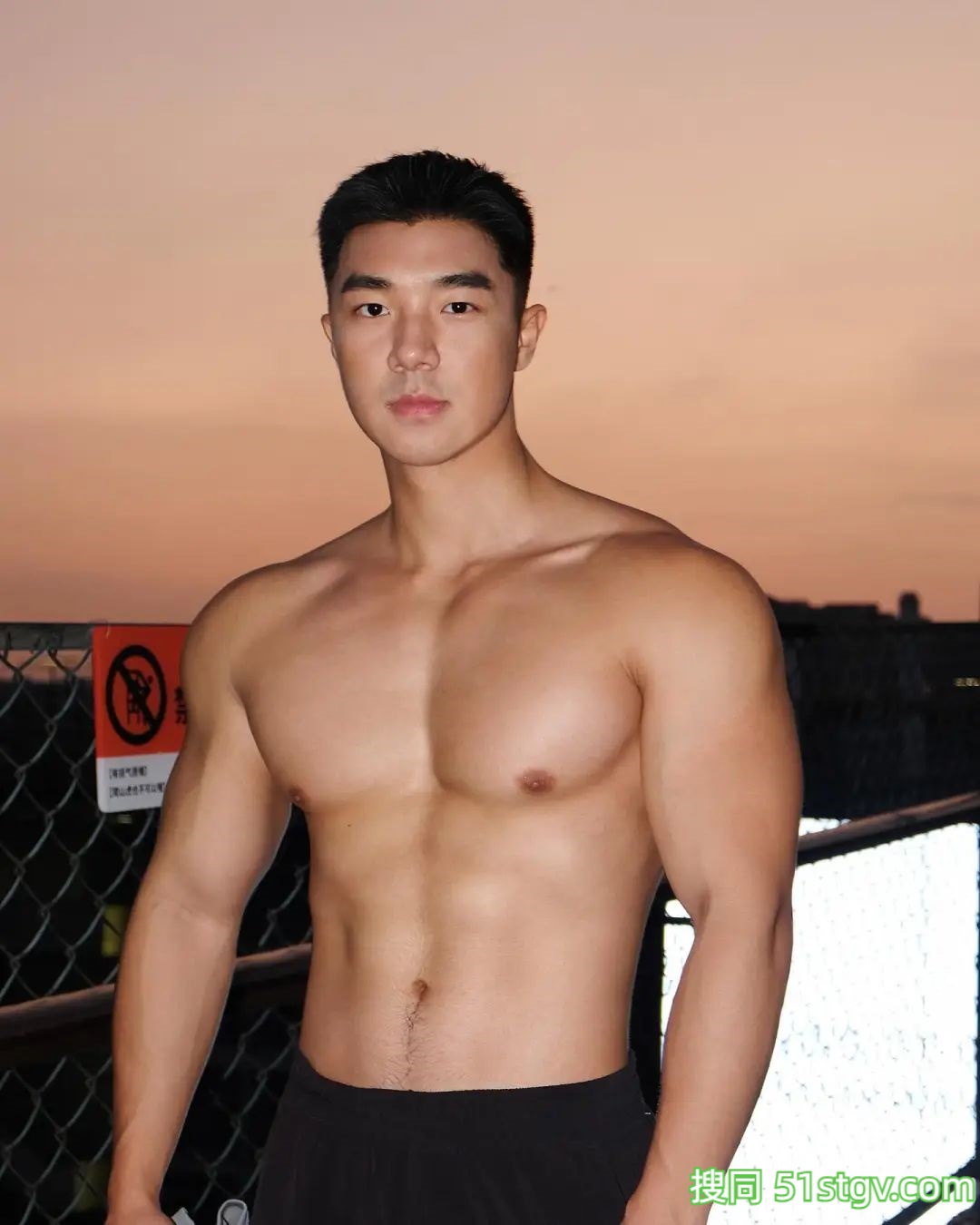 理想男友Henry Kong，板正帅气 - 51虹马
