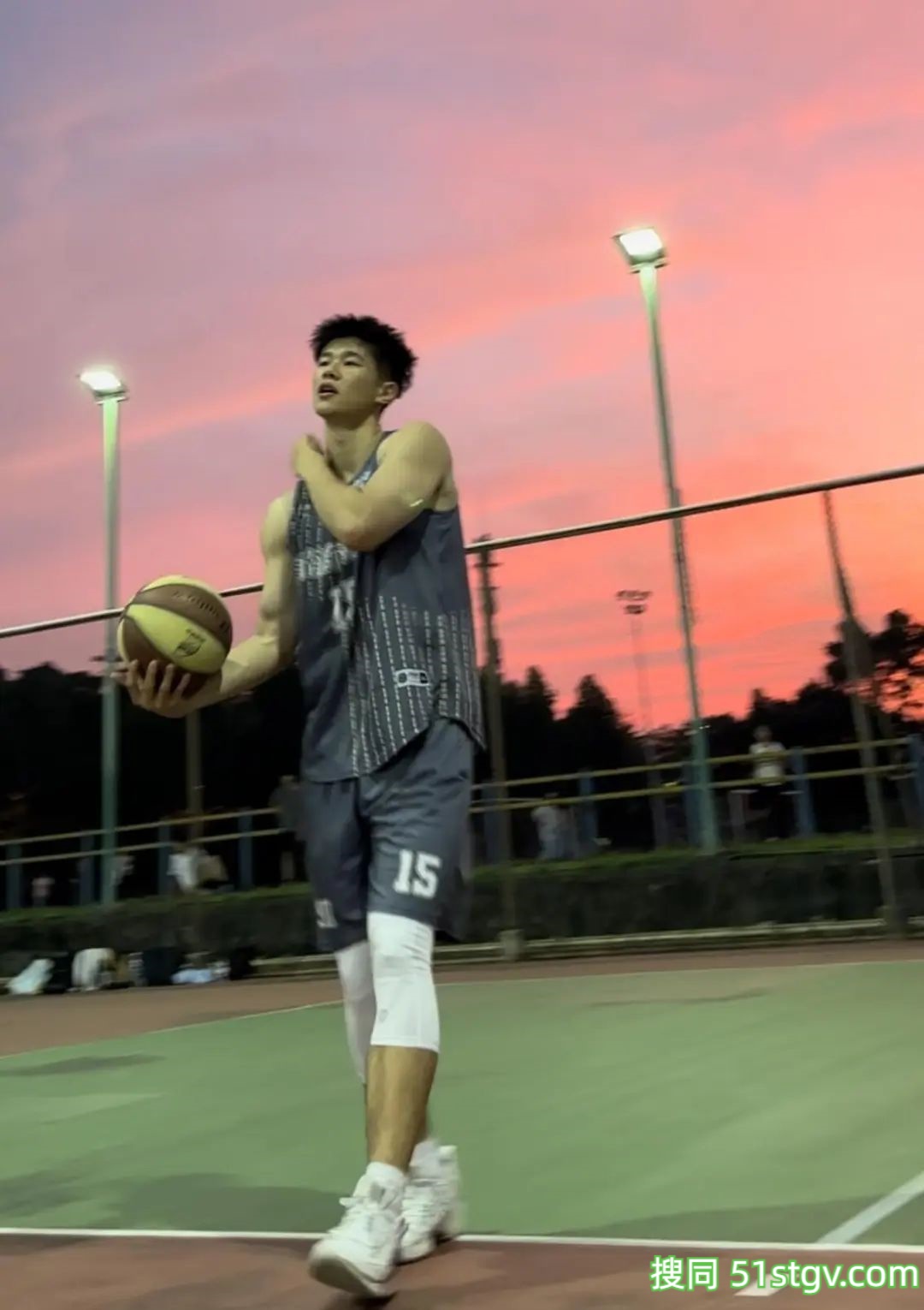 广东的188cm高瘦帅哥 - 51虹马