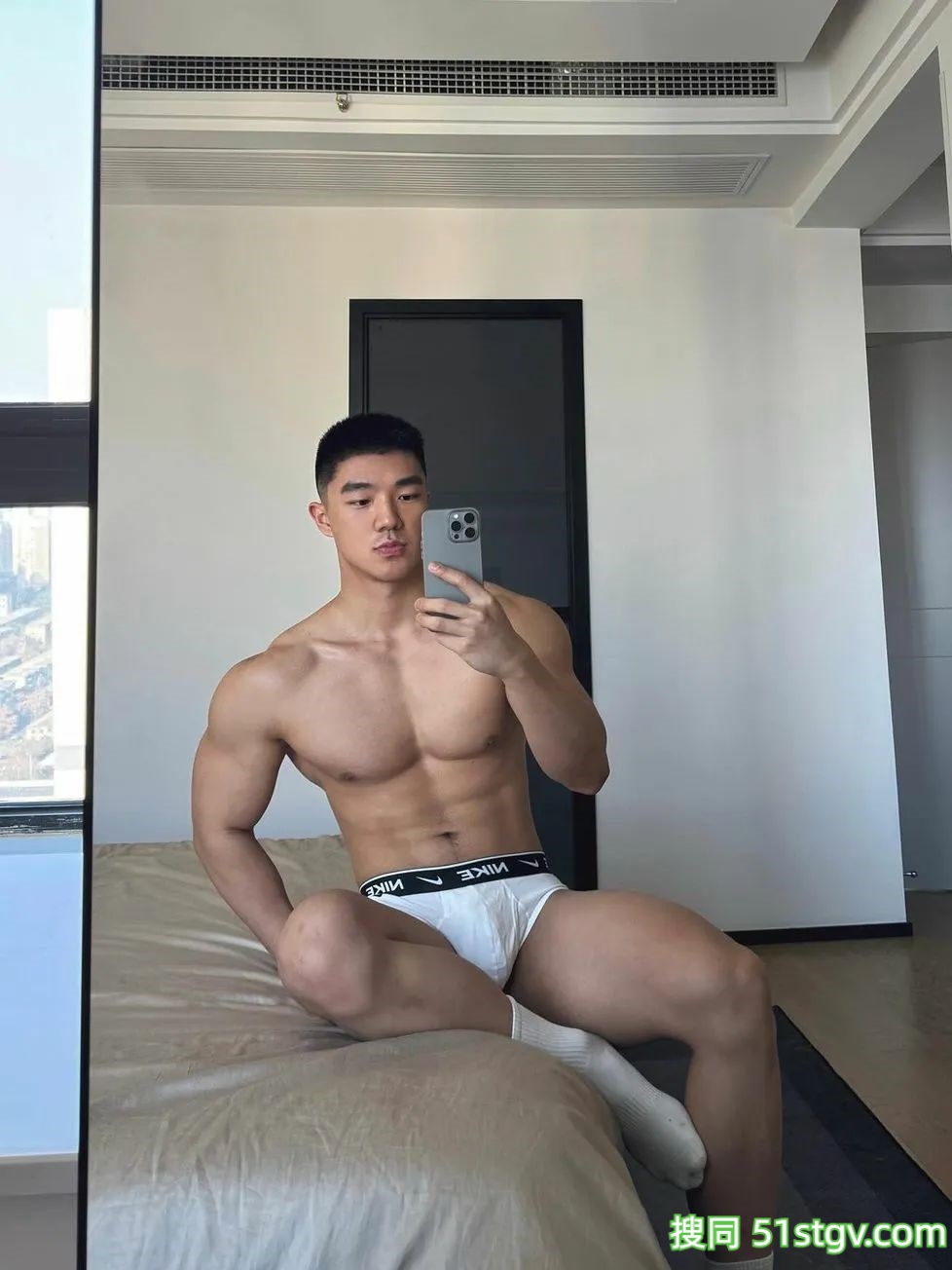 理想男友Henry Kong，板正帅气 - 51虹马