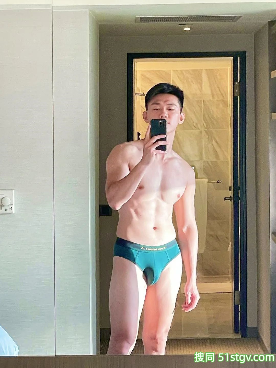 每日帅哥男友写真 - 51虹马