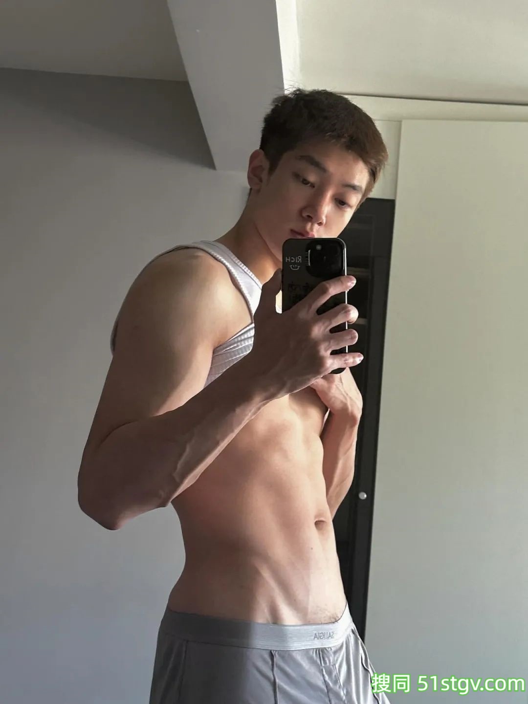 优质男友，穿衣显瘦，脱衣有肉 - 51虹马