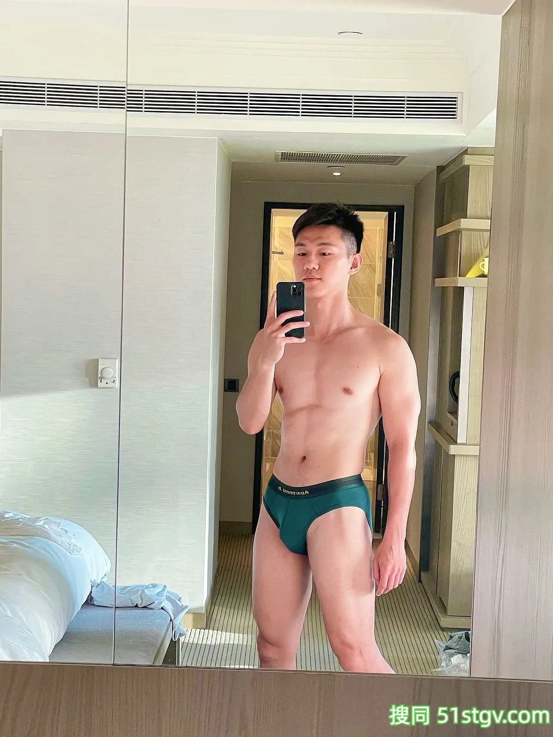 每日帅哥男友写真 - 51虹马