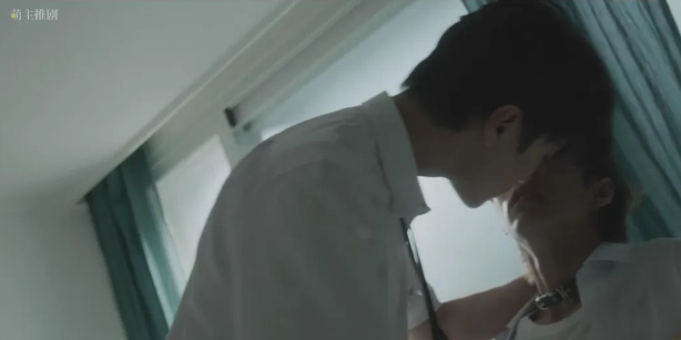 《驯服坏男孩》热心善良的男孩转到新学校后遇见了校霸富二代 - 51虹马