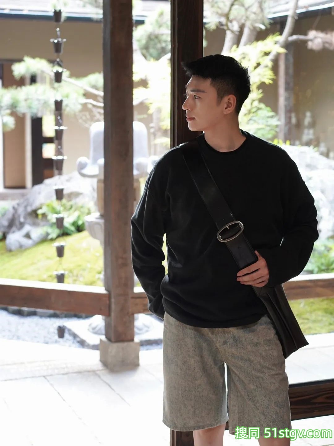 谁家哥哥这么好看 - 51虹马