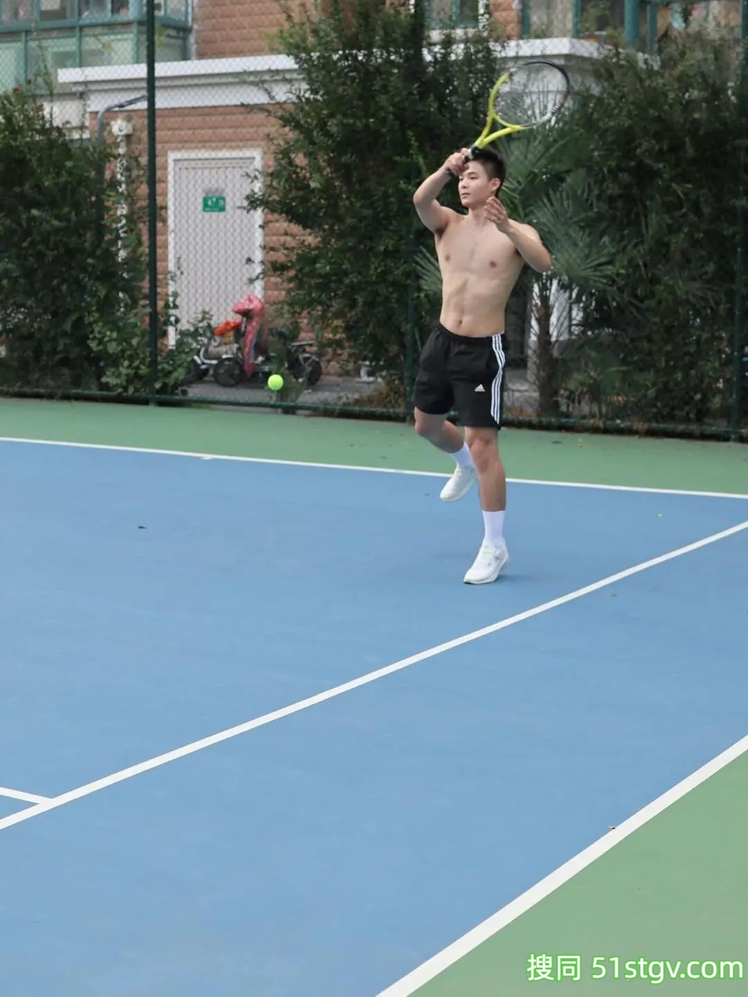 标准身材的帅哥，不胖不瘦刚刚好 - 51虹马