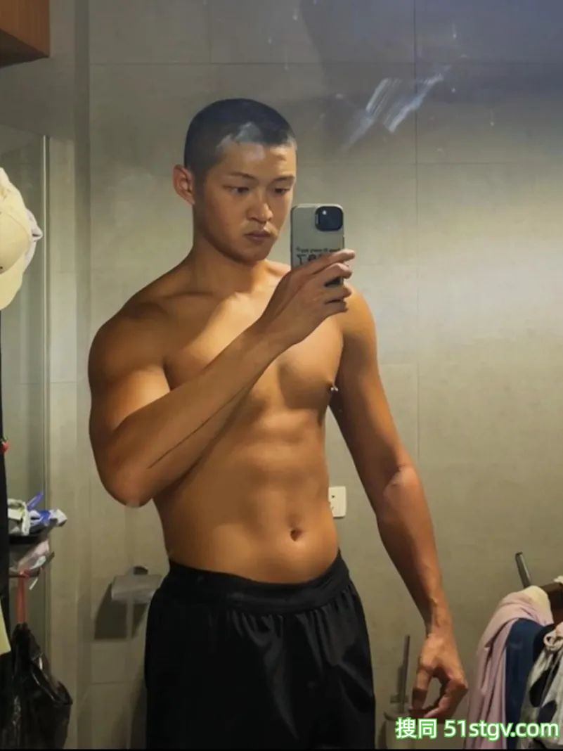 重庆渝北的寸头帅哥，185cm - 51虹马