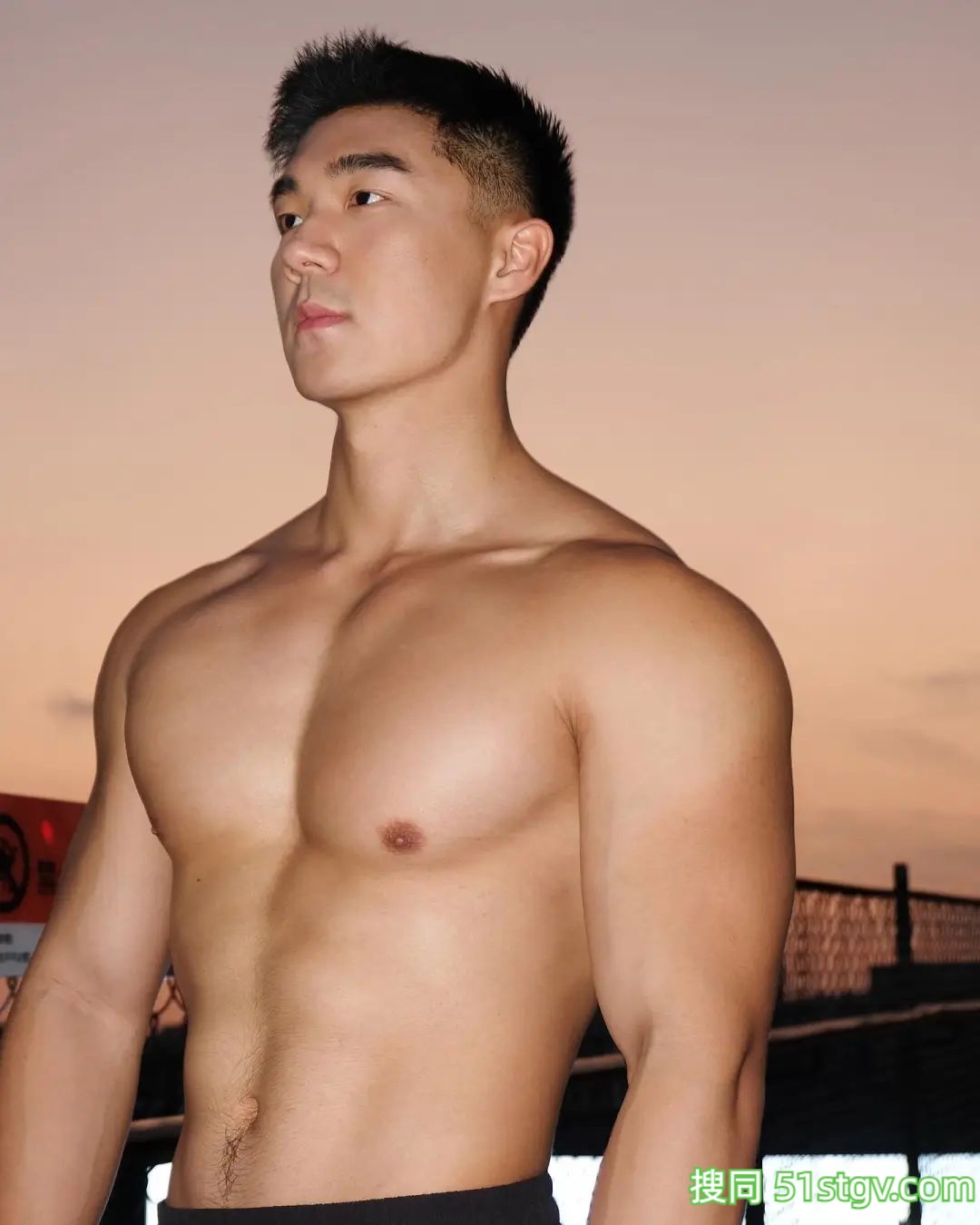 理想男友Henry Kong，板正帅气 - 51虹马