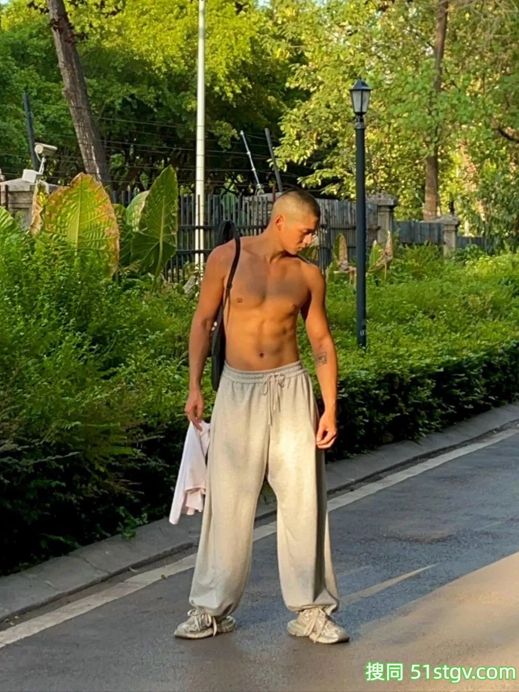 重庆渝北的寸头帅哥，185cm - 51虹马