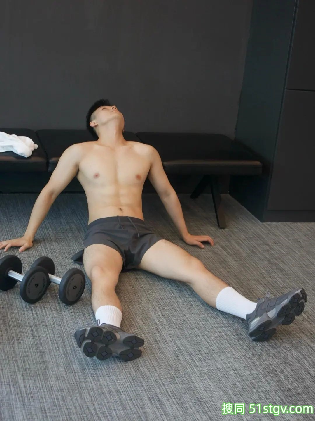 标准身材的帅哥，不胖不瘦刚刚好 - 51虹马