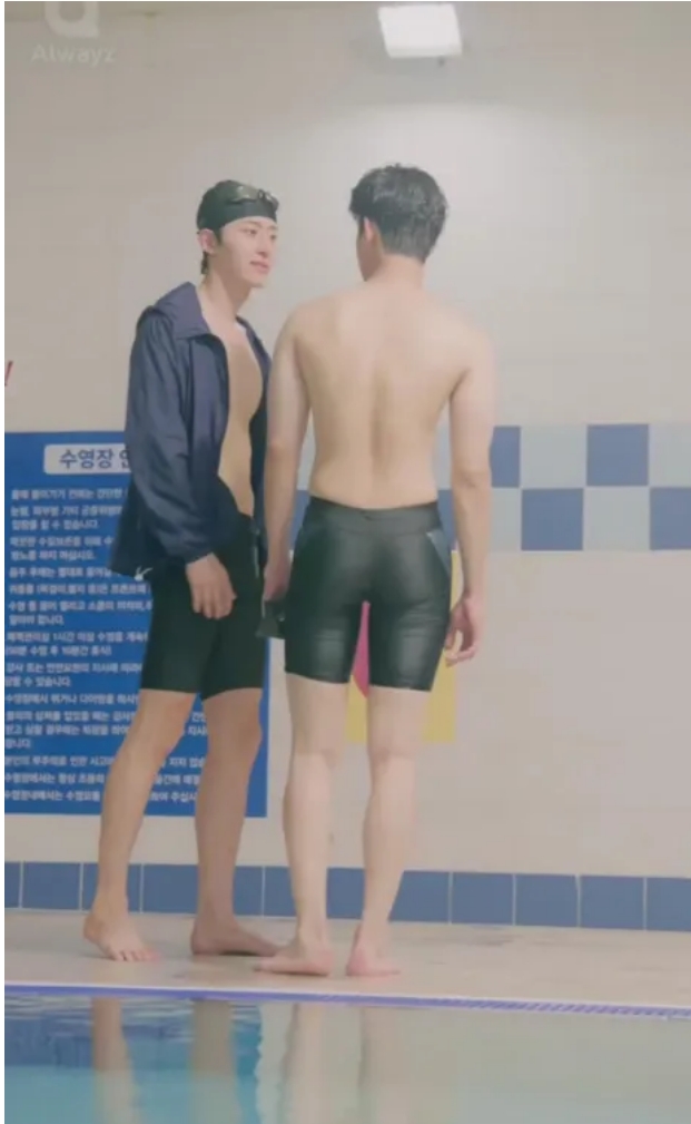 《蓝色情结》一个想定时自杀,一个突然不会游泳的游泳运动员,两个都有心理创伤的人互相治愈 - 51虹马 《蓝色情结》一个想定时自杀,一个突然不会游泳的游泳运动员,两个都有心理创伤的人互相治愈 - 51虹马