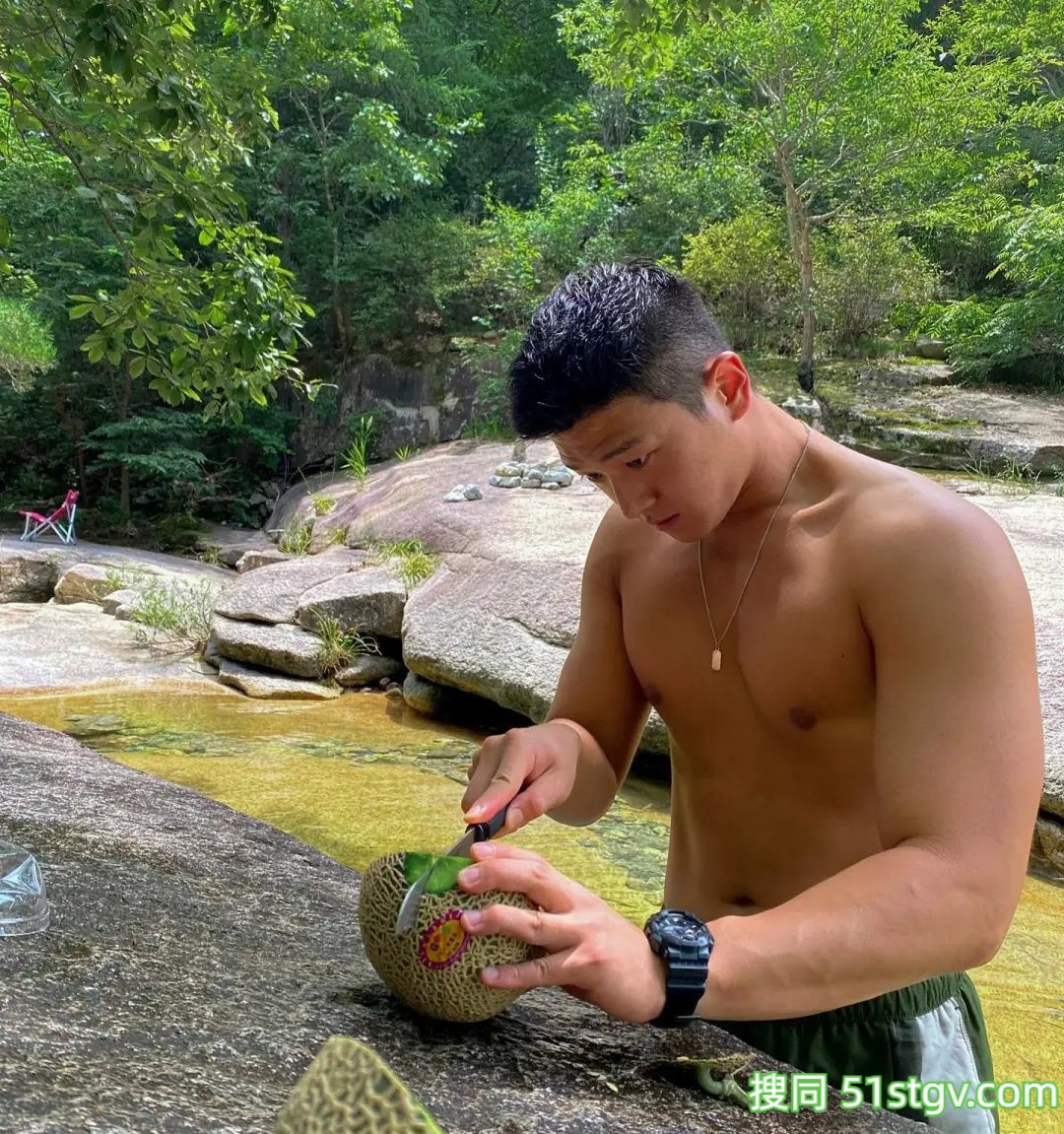 肉壮小哥哥，帅萌帅萌的 - 51虹马