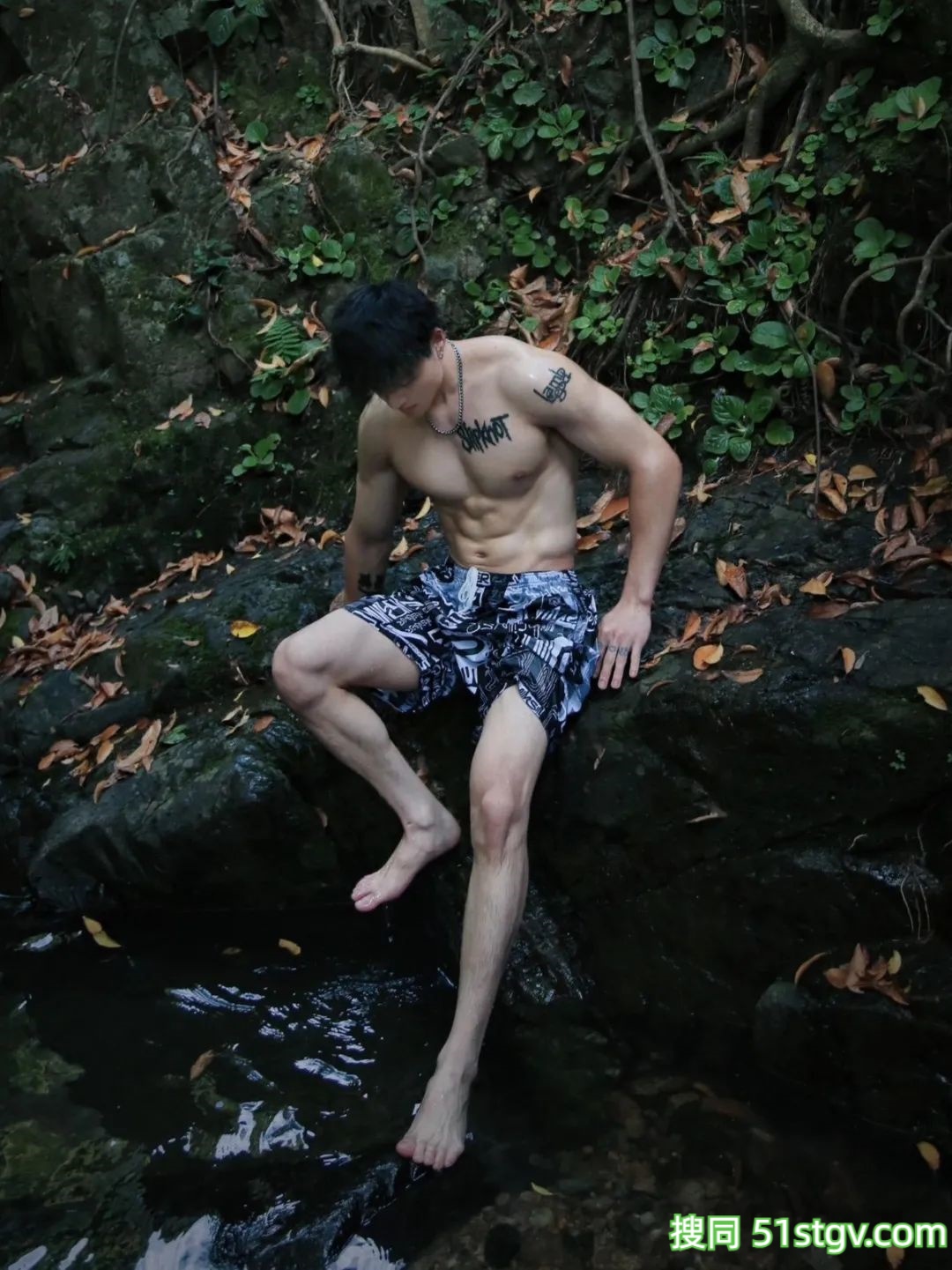 白白净净的体育生-51虹马