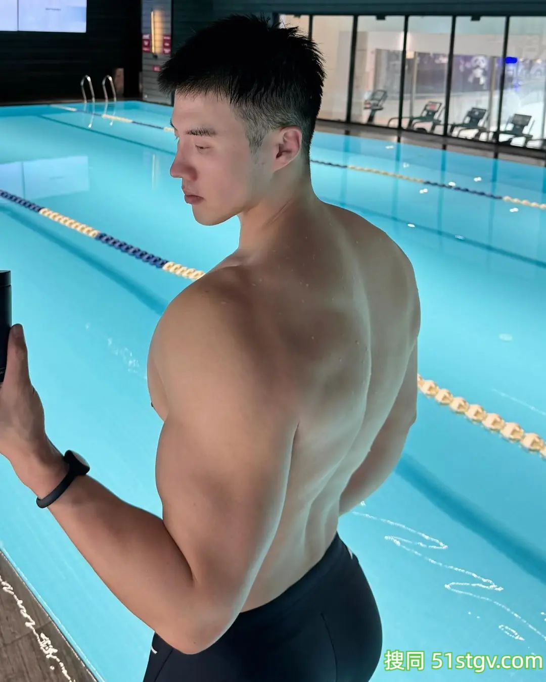 高大壮硕的男人，极品身材 - 51虹马