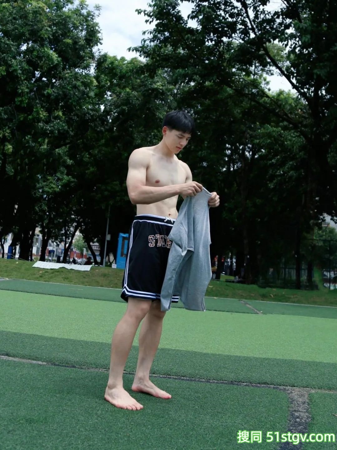 白白净净的体育生 - 51虹马