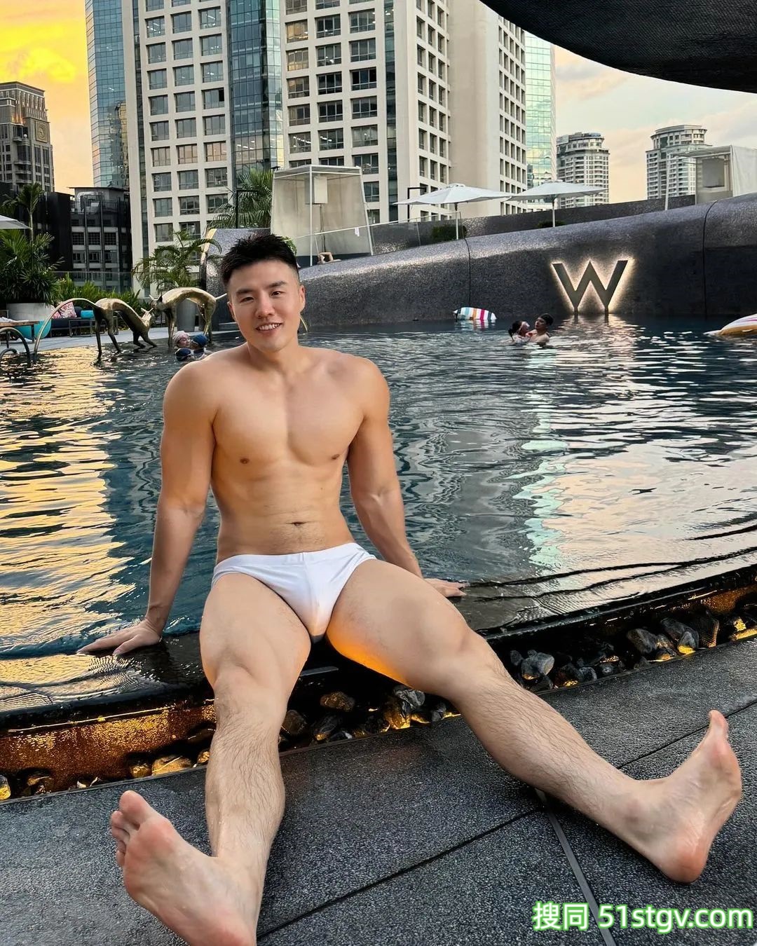 高大壮硕的男人，极品身材 - 51虹马