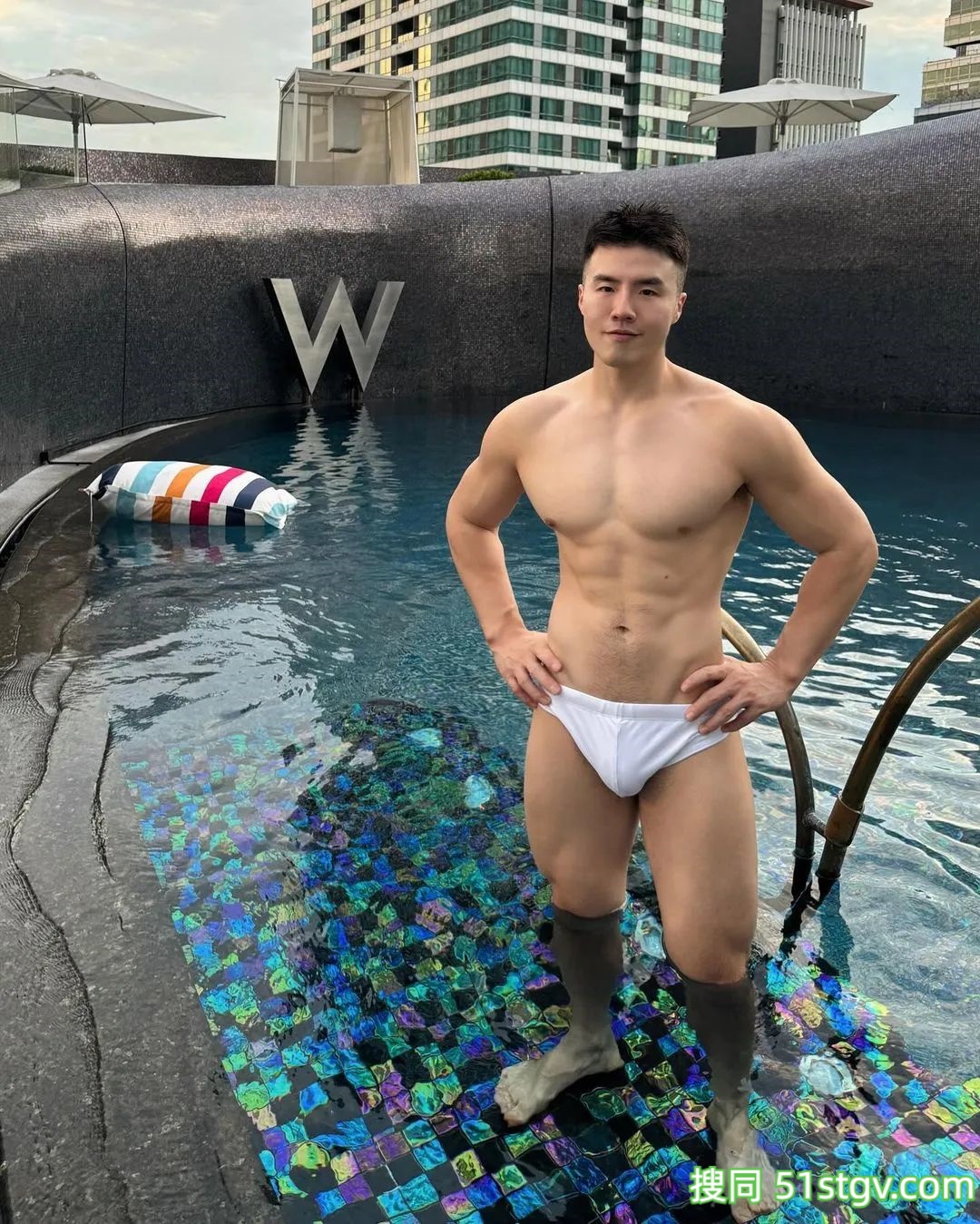 高大壮硕的男人，极品身材 - 51虹马