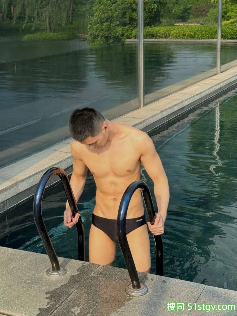上海的舟舟，游泳池系列 - 51虹马