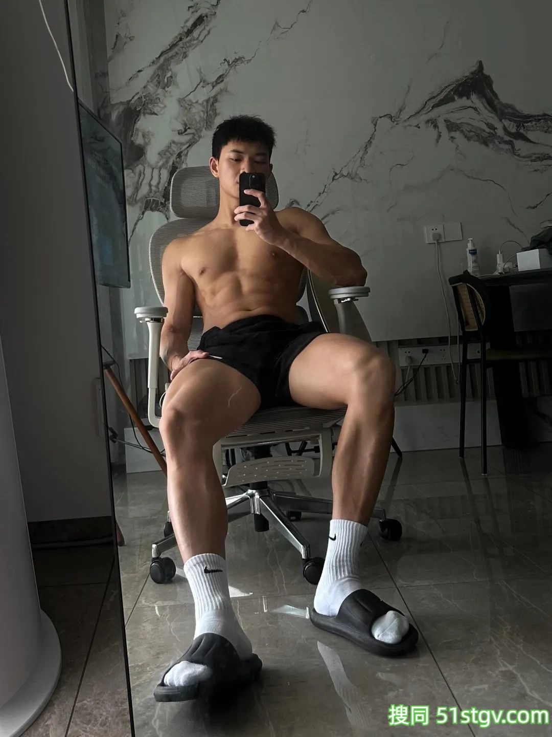 黑皮体育生zeyang - 51虹马