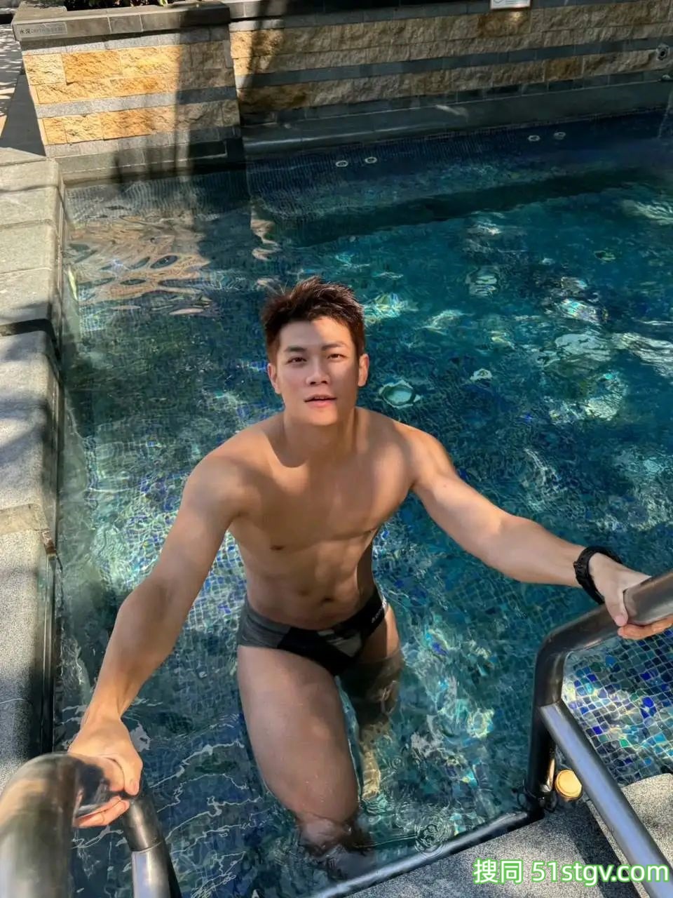 骑行的聪哥啊，身材是真好 - 51虹马