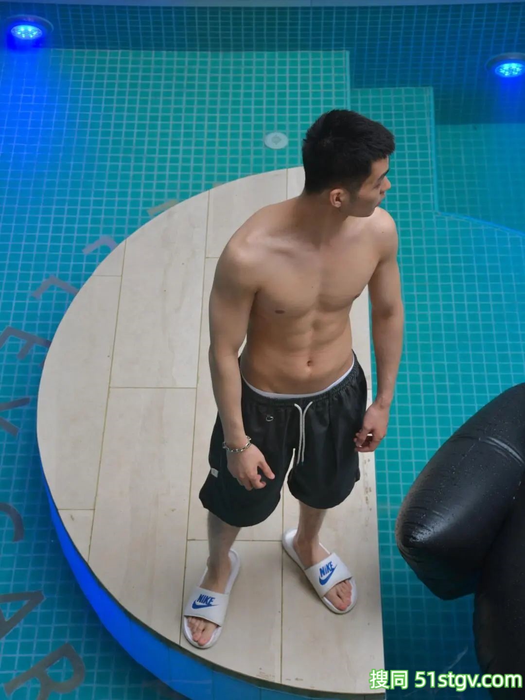 上海的舟舟，游泳池系列 - 51虹马