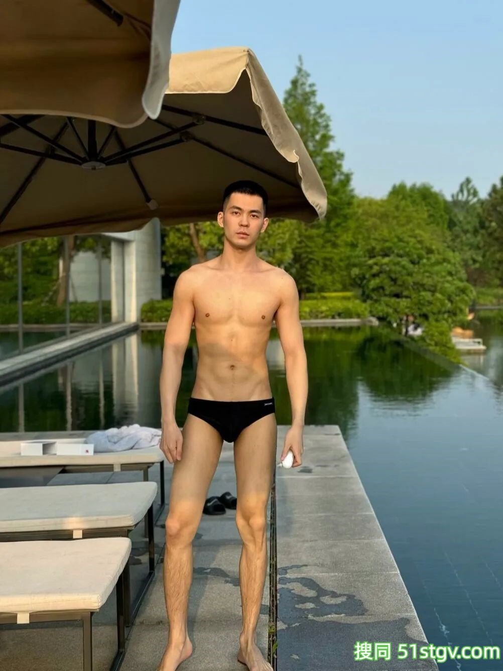 上海的舟舟，游泳池系列 - 51虹马