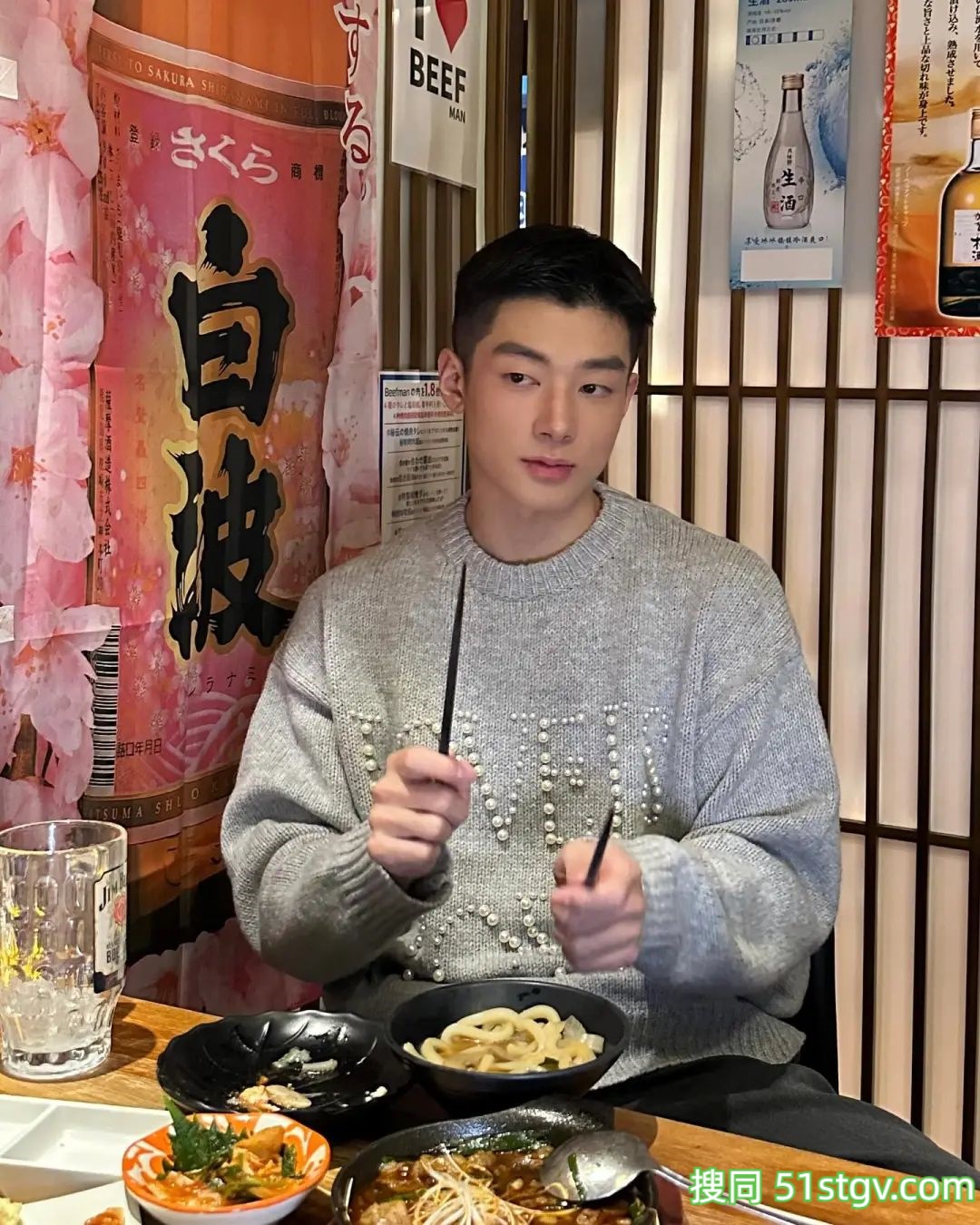 帅哥那迷人的眼神，让人陷入爱河 - 51虹马