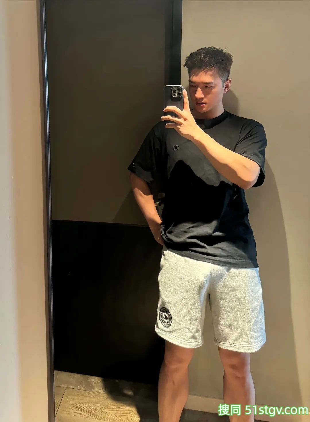 理想型男友，短发高个帅气 - 51虹马