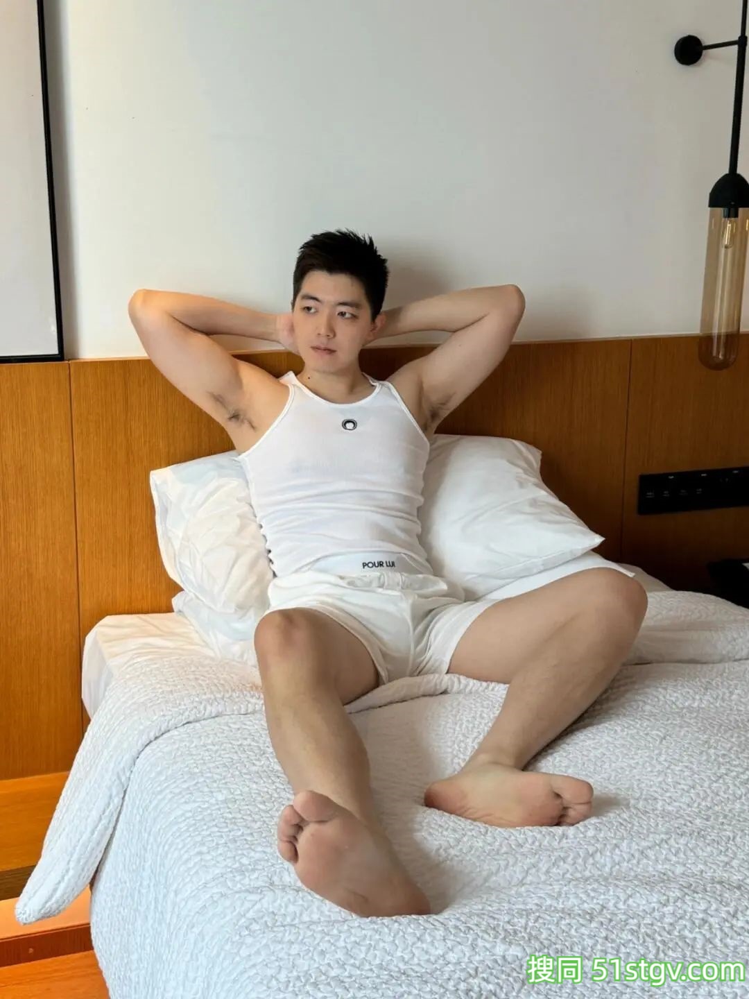 薄肌帅哥，正装更吸睛 - 51虹马