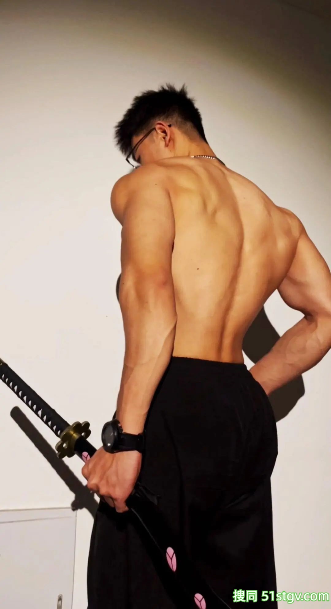 山东男友强壮的背 - 51虹马