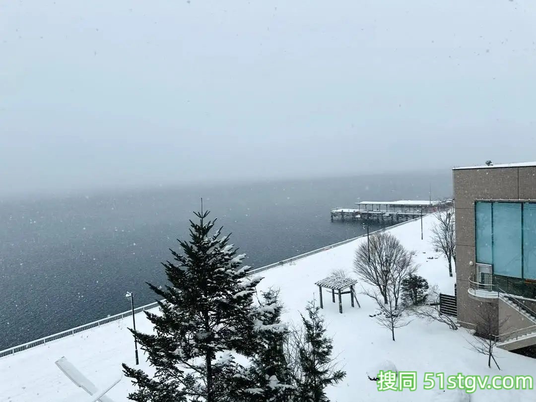 黑皮体育生，泡澡 - 51虹马