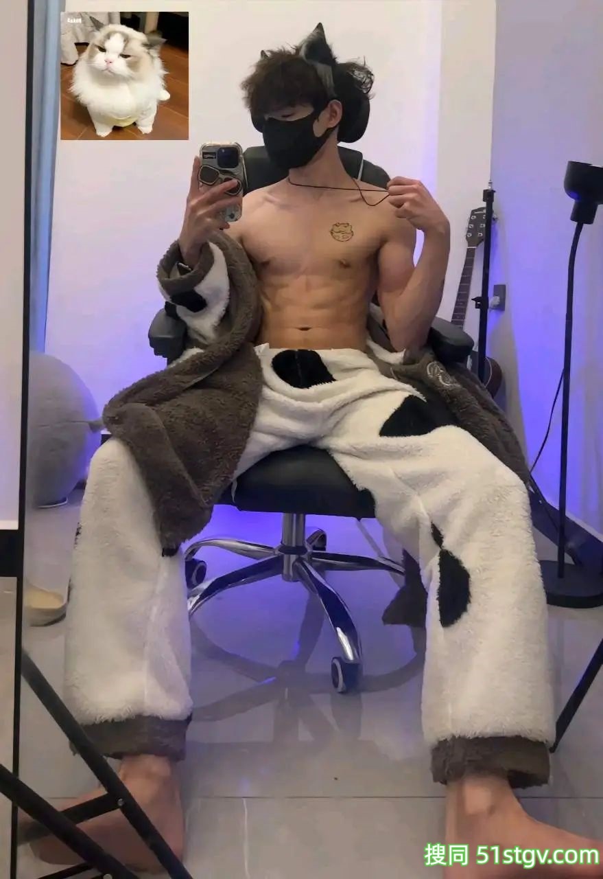 湖南的毅晨，小奶狗帅哥，对镜自拍 - 51虹马