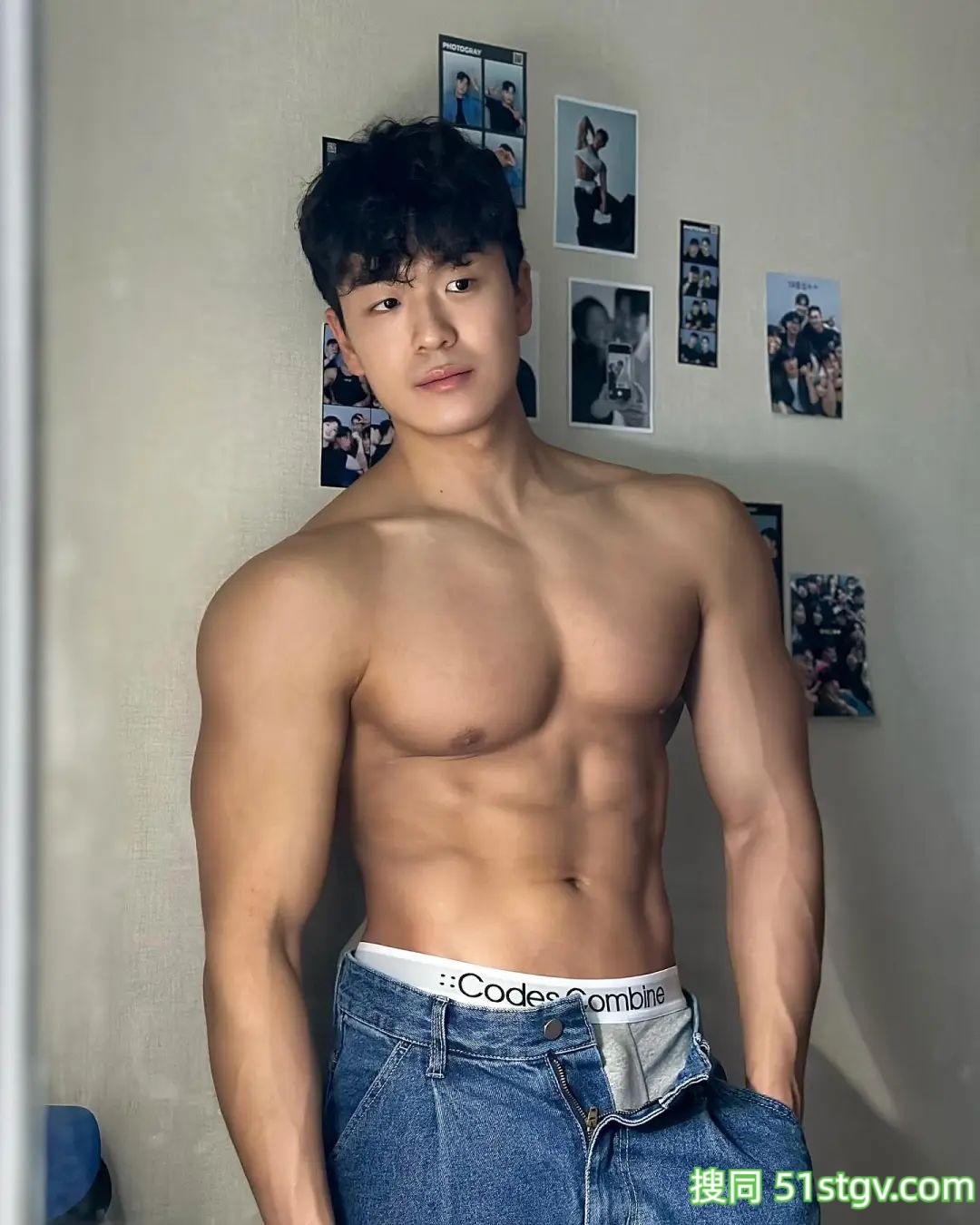 皮肤黝黑壮实的哥哥 - 51虹马