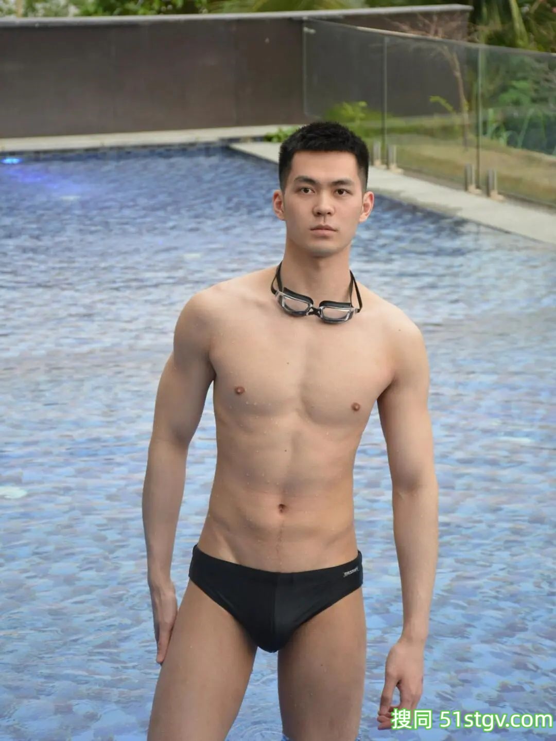 上海的舟舟，游泳池系列 - 51虹马