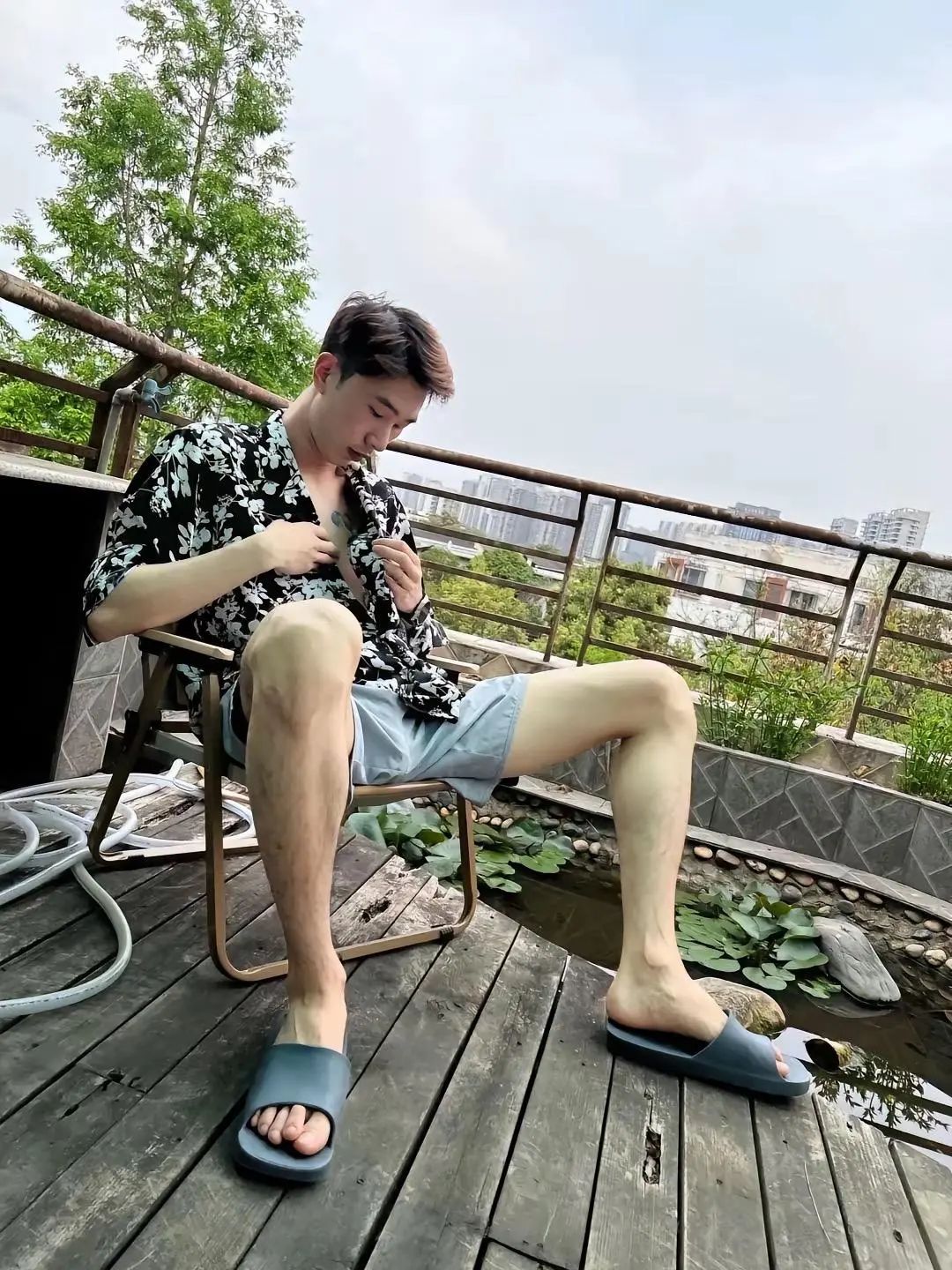 瘦瘦的腹肌帅哥，俊洋洋-51虹马