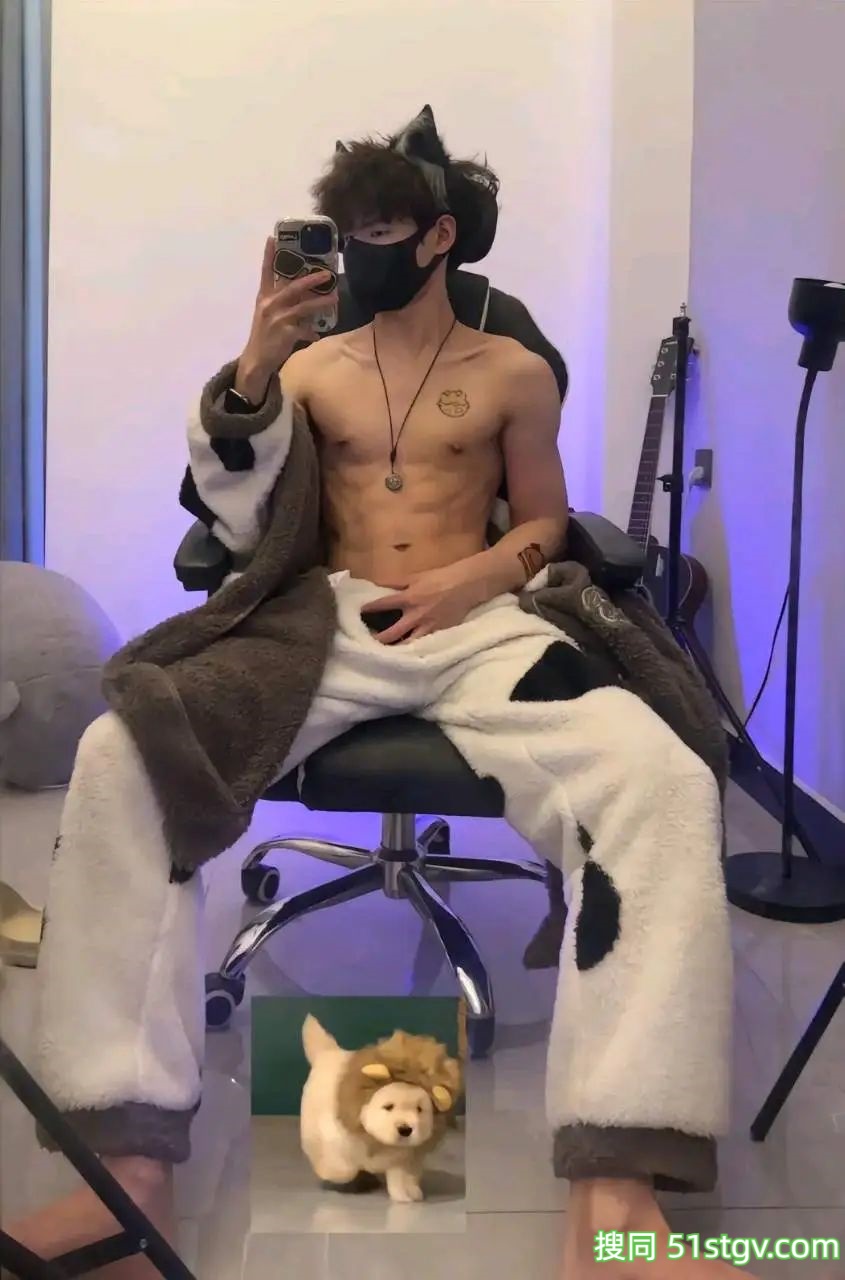 湖南的毅晨,小奶狗帅哥,对镜自拍-51虹马