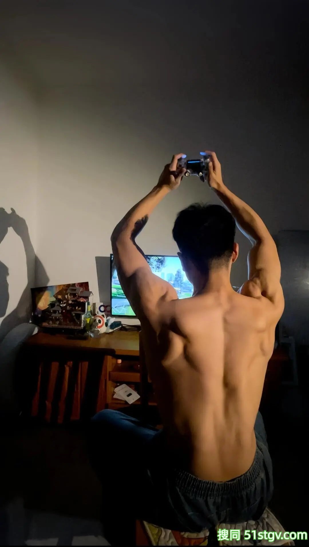 山东男友强壮的背 - 51虹马