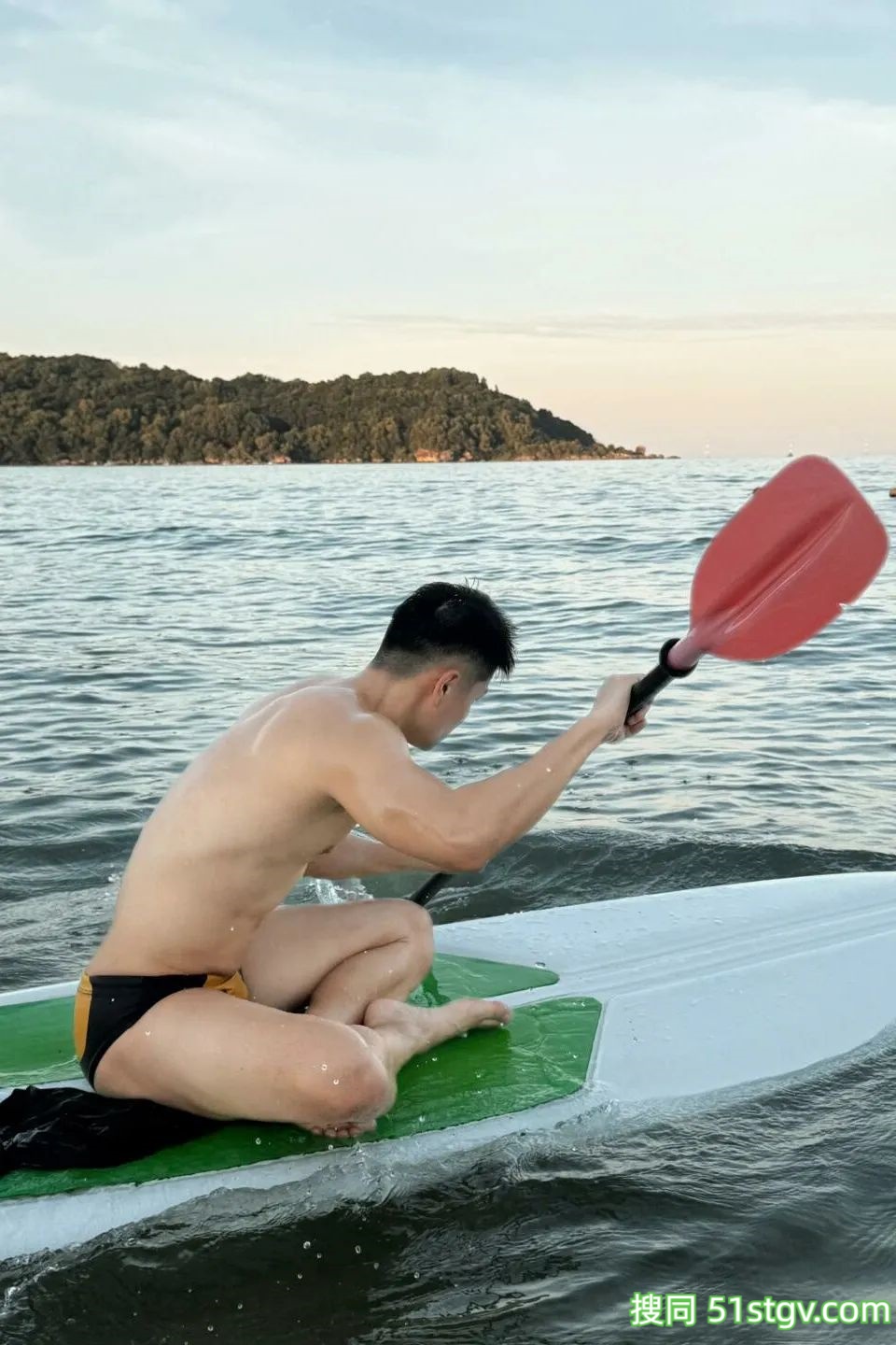 骑行的聪哥啊，身材是真好 - 51虹马