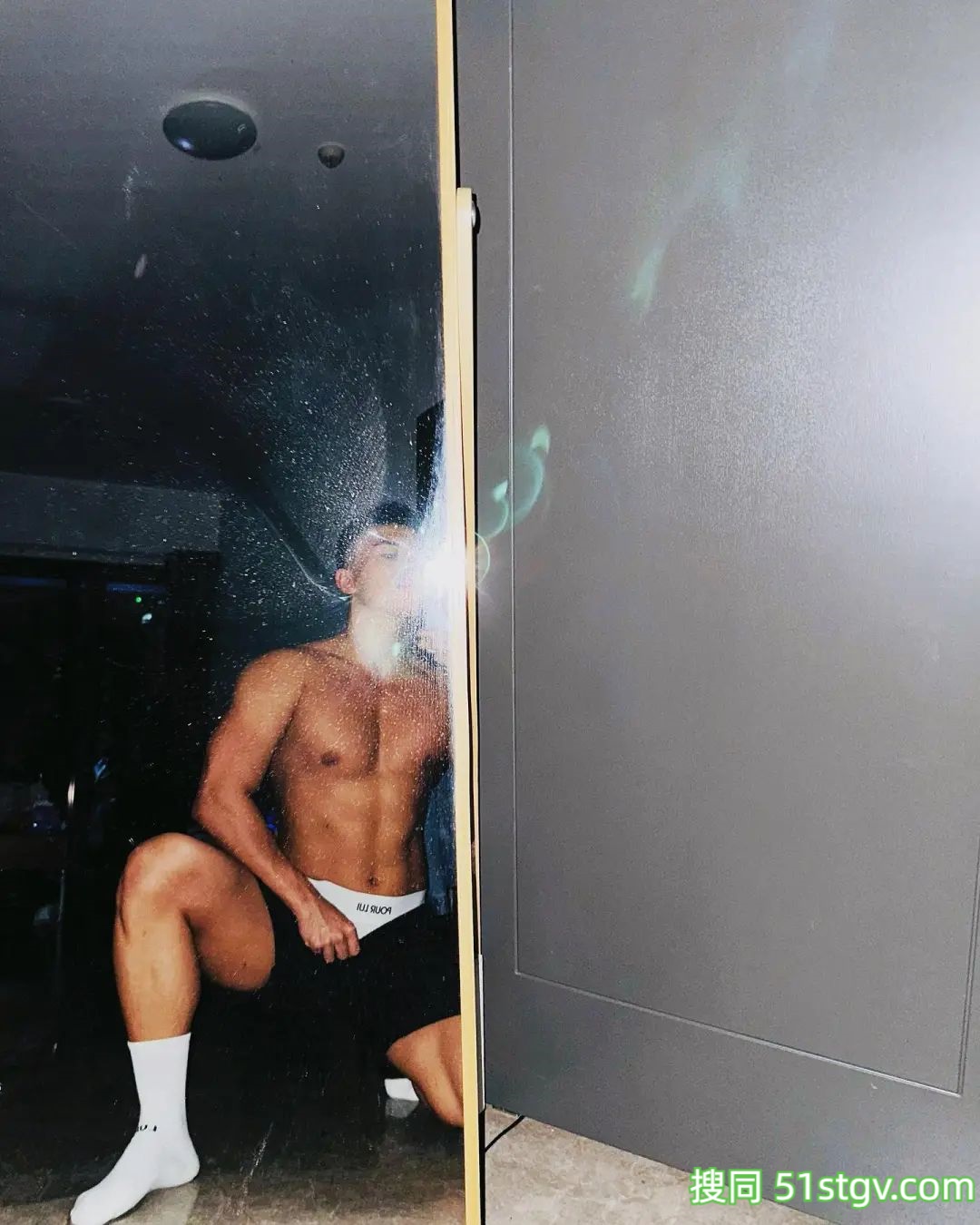 黑皮体育生，泡澡 - 51虹马