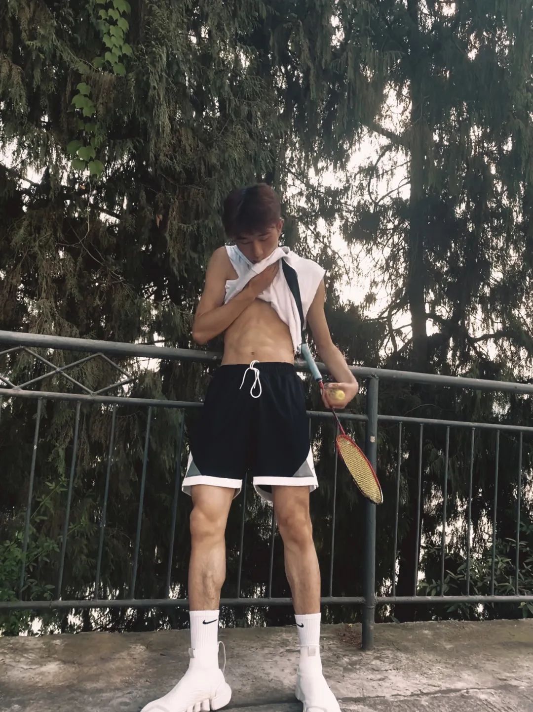 瘦瘦的腹肌帅哥，俊洋洋 - 51虹马