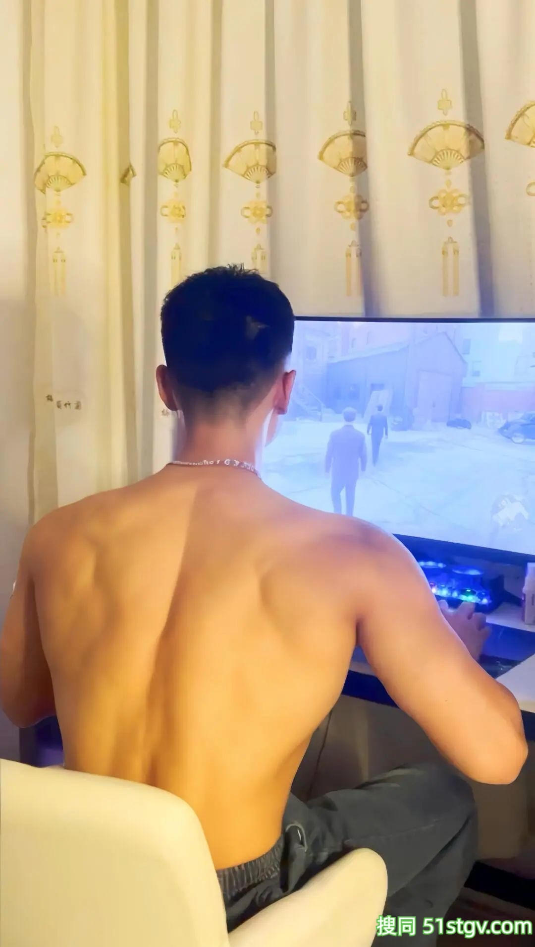 山东男友强壮的背 - 51虹马