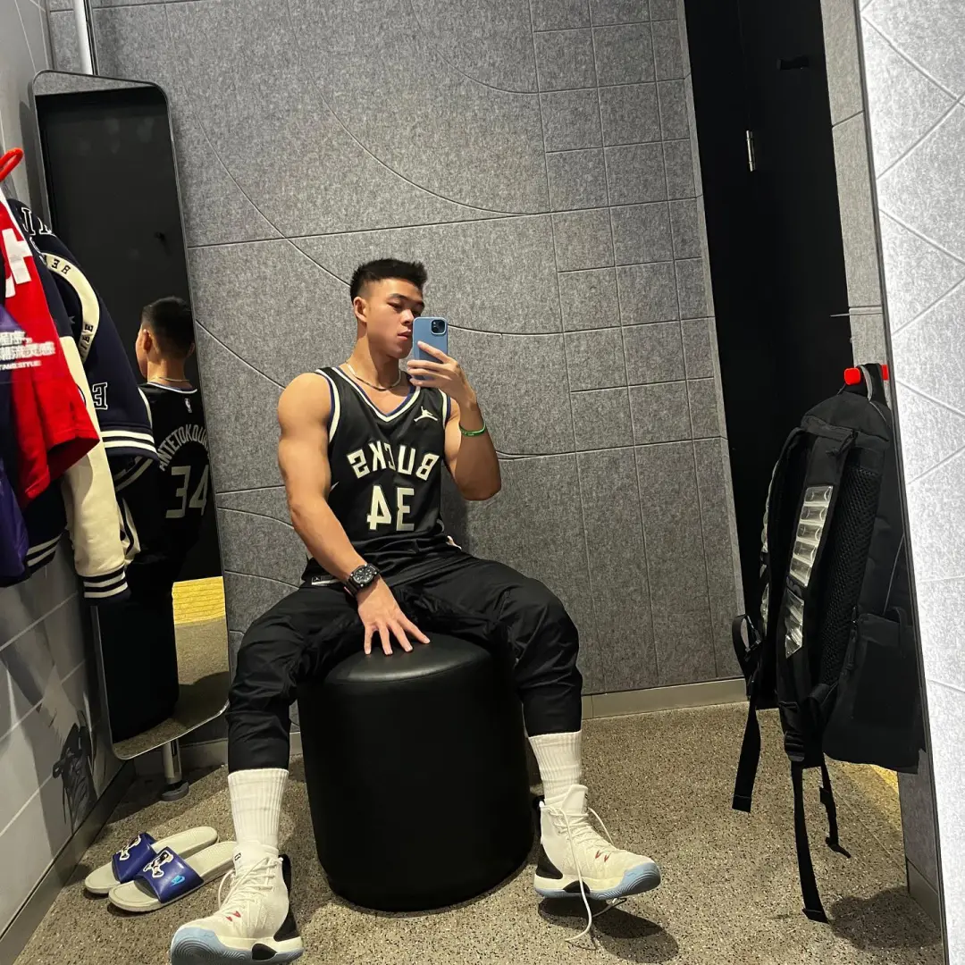 你家男友，陈默 - 51虹马