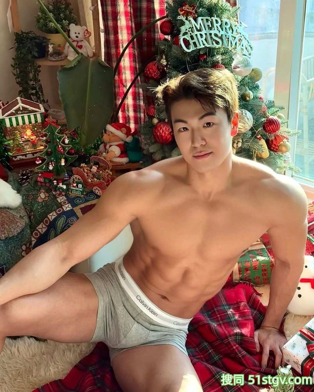 皮肤黝黑壮实的哥哥 - 51虹马