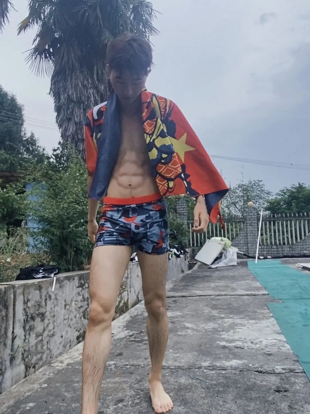 瘦瘦的腹肌帅哥，俊洋洋 - 51虹马