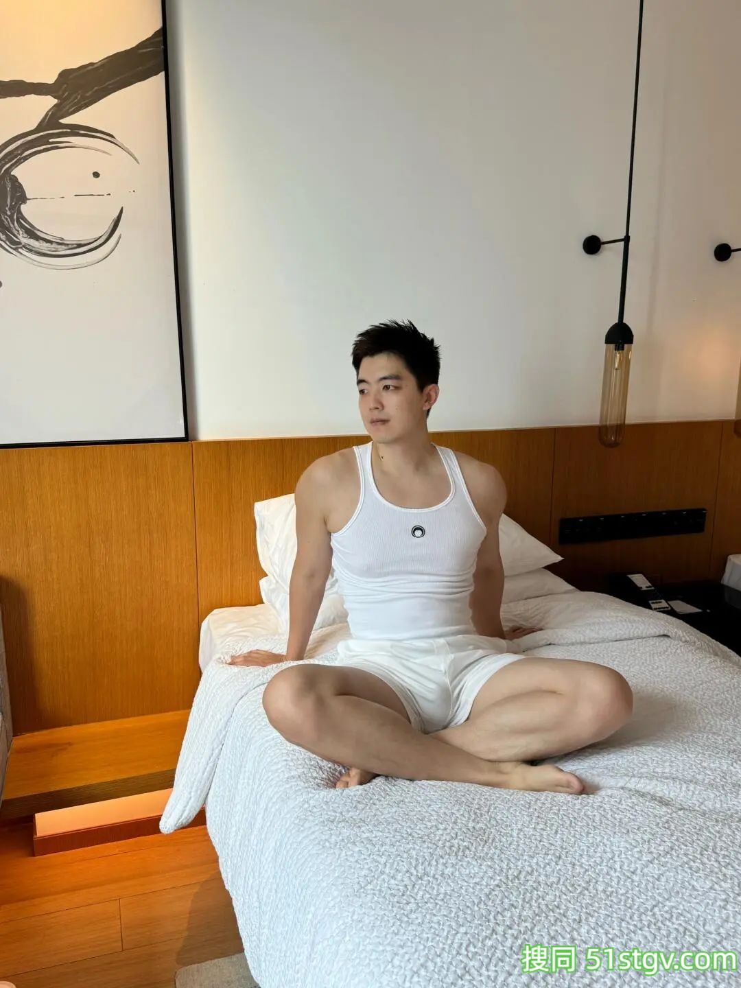 薄肌帅哥，正装更吸睛 - 51虹马