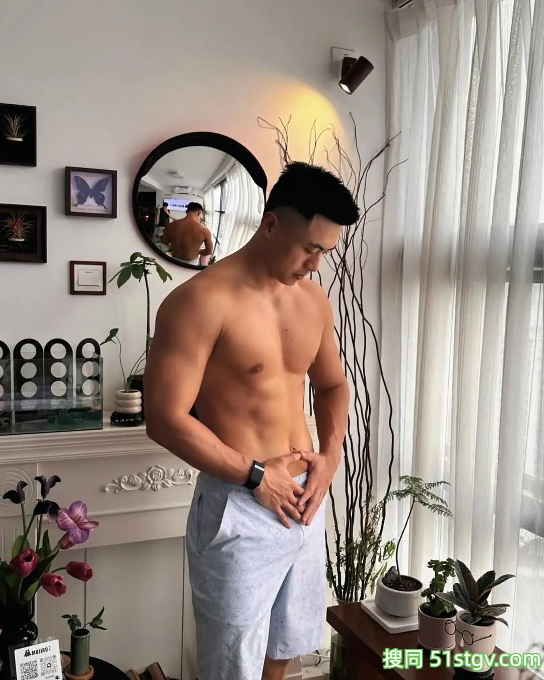 黑皮体育生，泡澡 - 51虹马