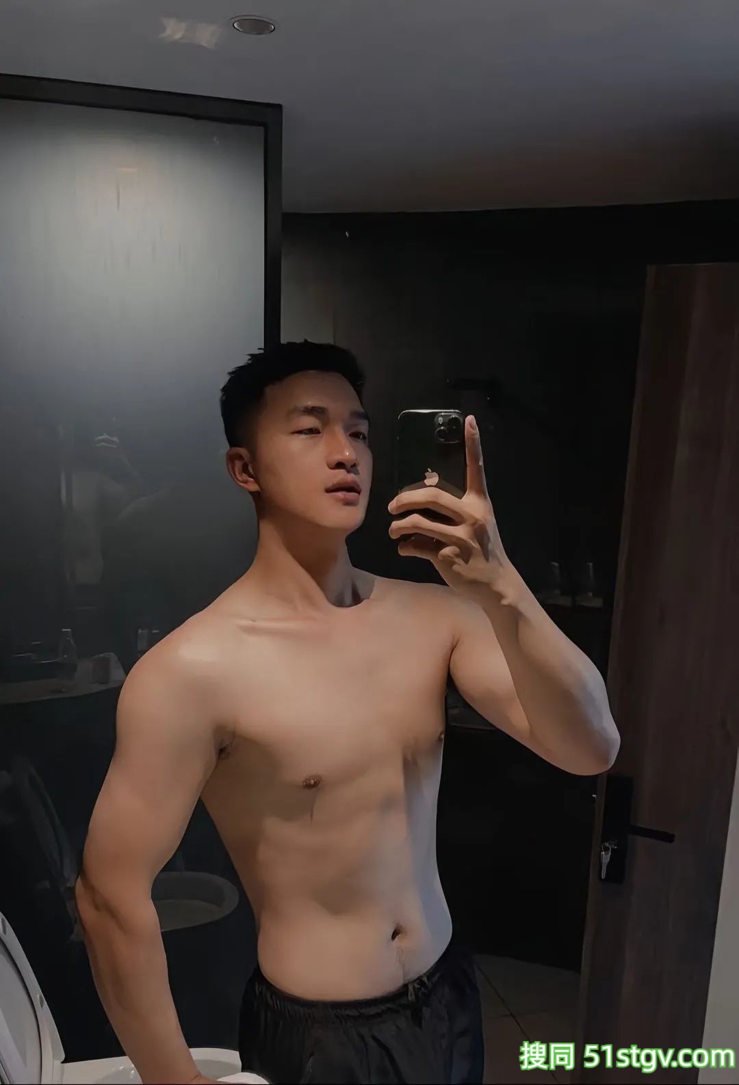 理想型男友，短发高个帅气 - 51虹马