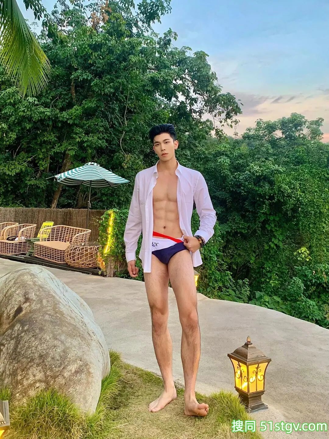 一个舞蹈老师，湾NAW - 51虹马