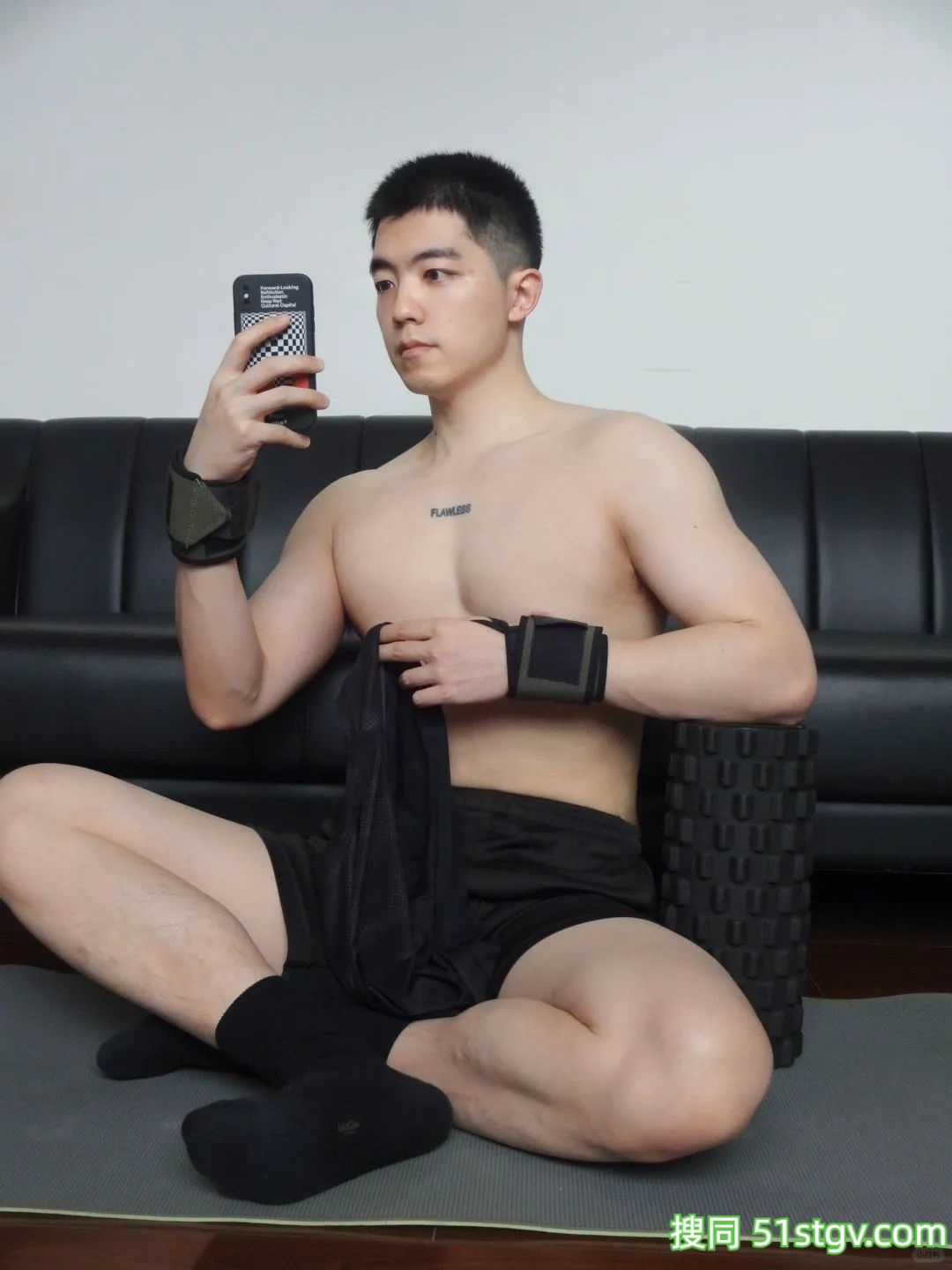 薄肌帅哥,正装更吸睛-51虹马